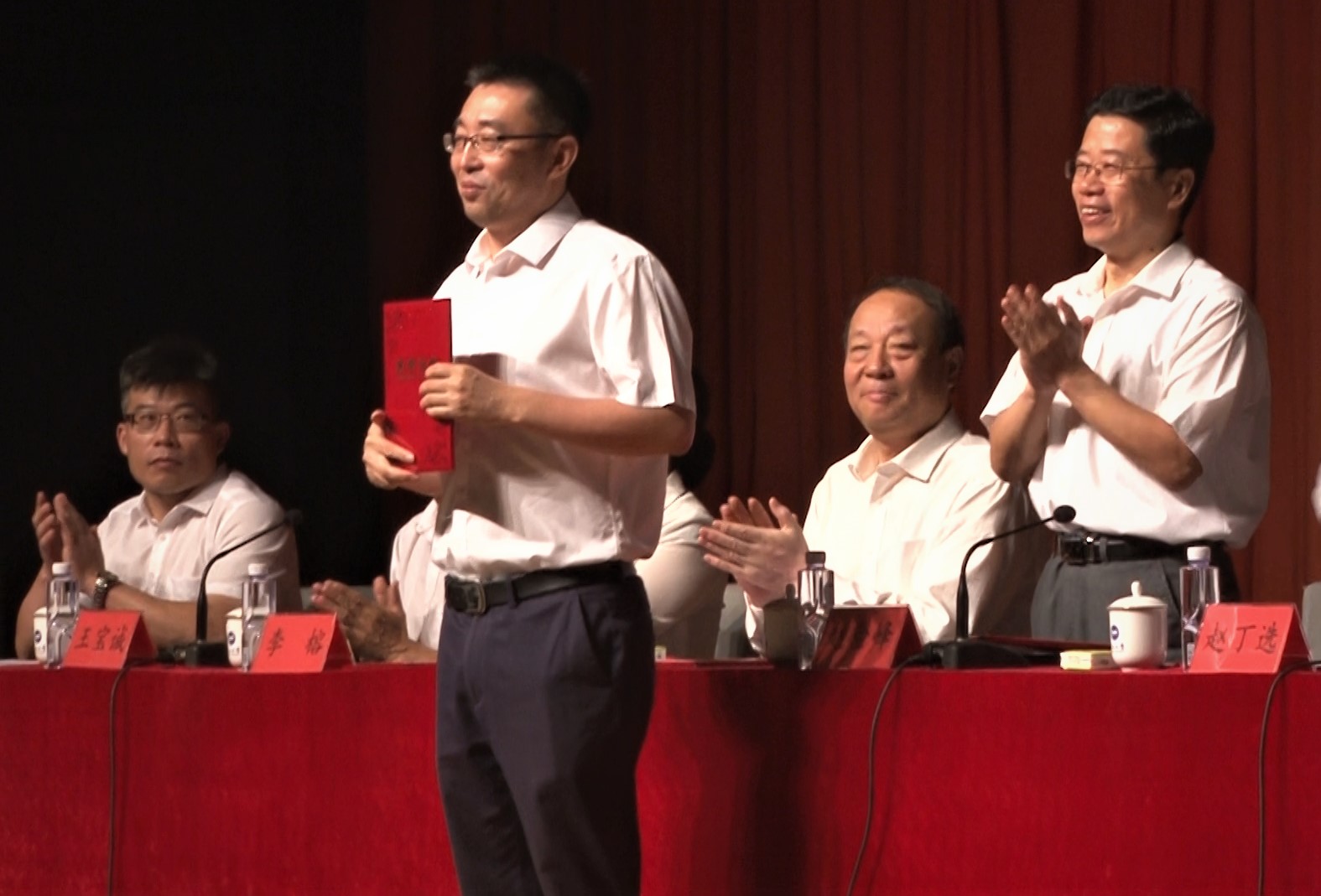 燕山大学举行庆祝教师节暨先优表彰大会