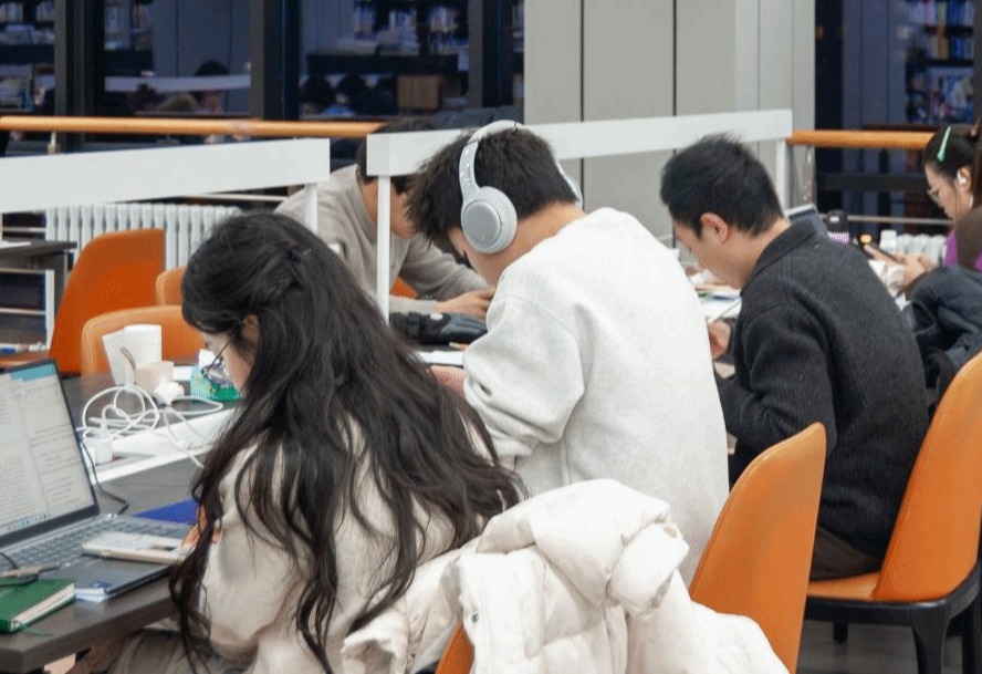 燕大的夜,由你我点亮!