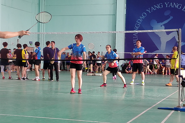 燕山大学在秦皇岛市职工羽毛球赛中喜获佳绩